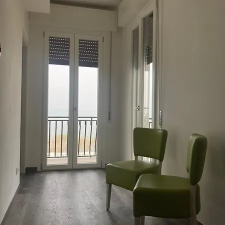 Готель Trieste 2*
